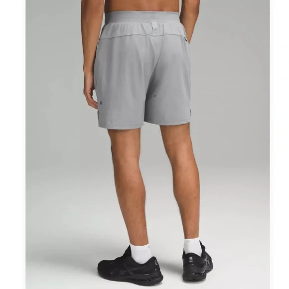 New Lululemon License to Train Linerless Short 7" in Rhino Grey Medium - Picture 2 of 5